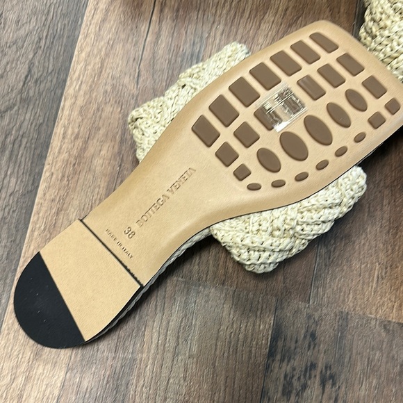 Bottega Veneta Women\'s Cream Woven Sandals